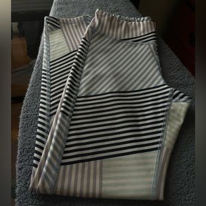 Active wear leggings! (Capri) (Shin length)